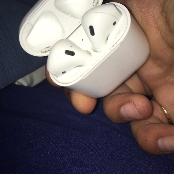 Air pods - Picture 2 of 3